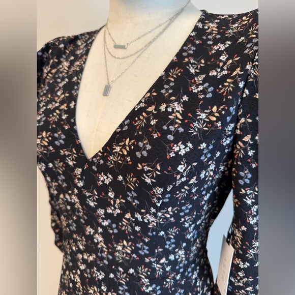 NWT - Astr Black Floral Long Sleeve Dress - Picture 9 of 10
